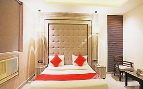 Fabhotel Ronald Faridabad 3*